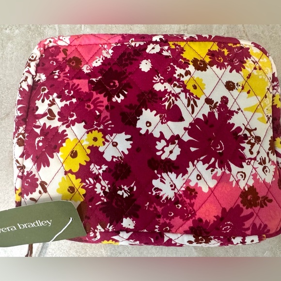 Vera Bradley Cord Organizer
Starstruck Daisies in Premium Cotton - Picture 5 of 11